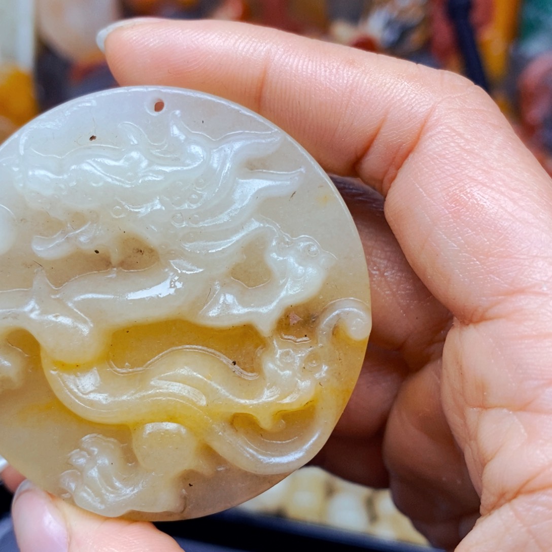 石英质玉（黄龙玉）未镶嵌颈饰