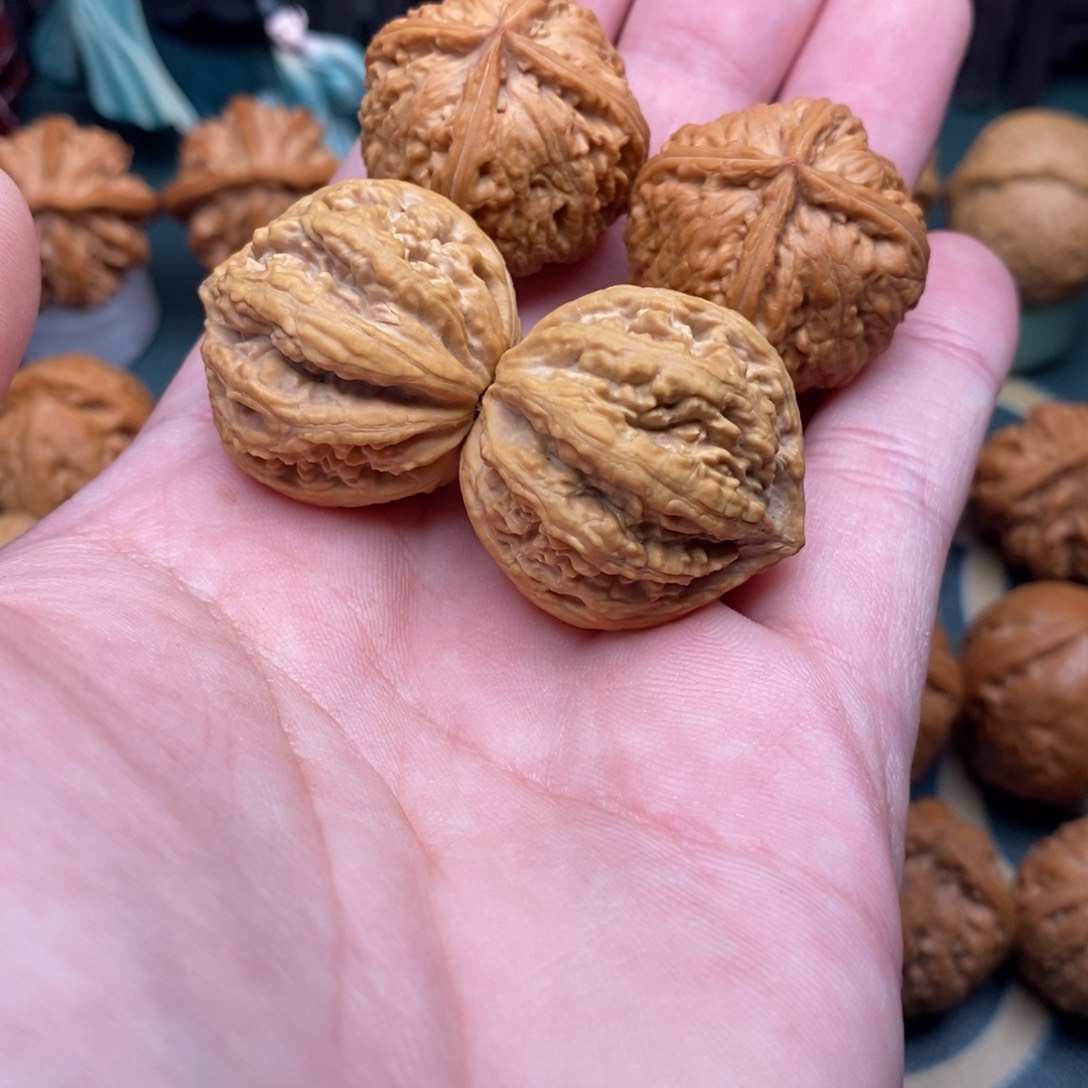 文玩核桃把件八****诏四棱