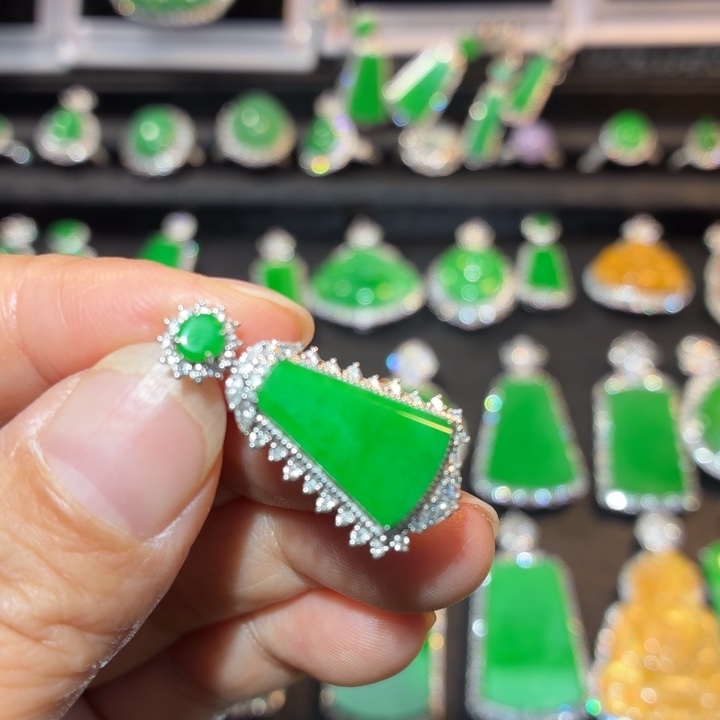 翡翠18K金镶嵌吊坠(不含链)翡翠