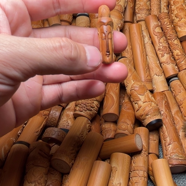 实心竹雕刻手把件