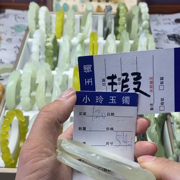 蛇纹石玉未镶嵌手镯