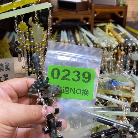 小***丽蛇纹石玉未镶嵌发簪