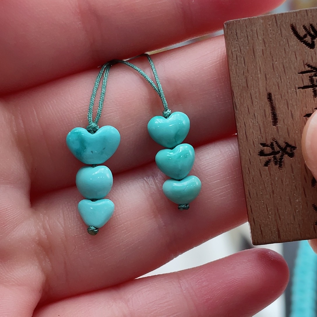 绿松石颈饰未镶嵌