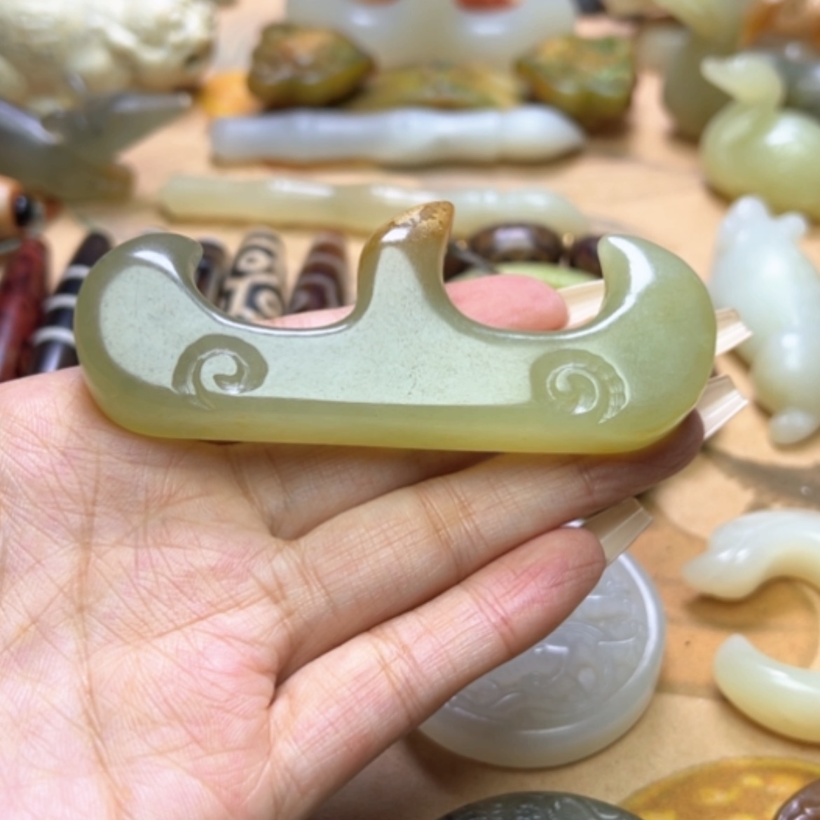 【闪购商品】蛇纹石玉颈饰未镶嵌