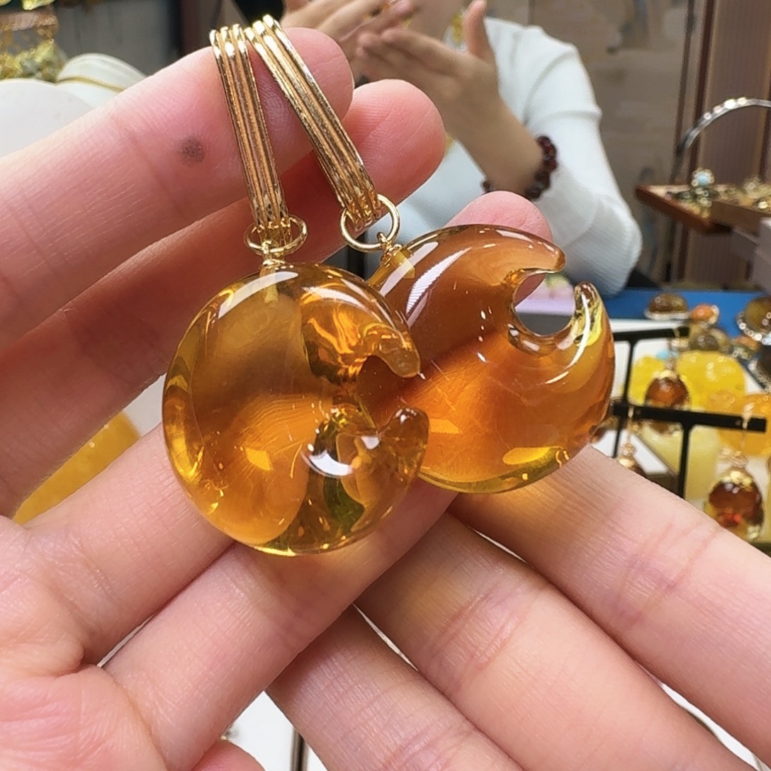 琥珀未镶嵌颈饰吊坠