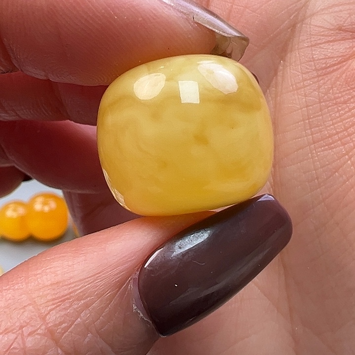 蜜蜡未镶嵌珠宝奇石