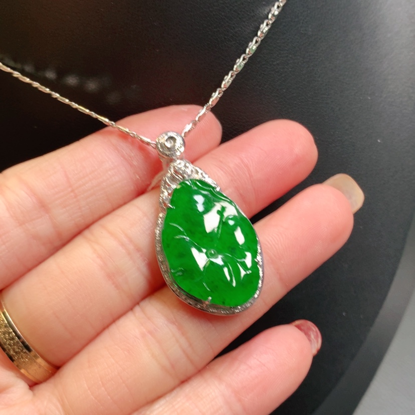 【闪购商品】翡翠吊坠(赠链)18K金镶嵌