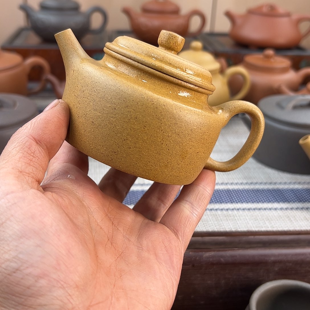 紫砂茶壶草**神黄金段德中