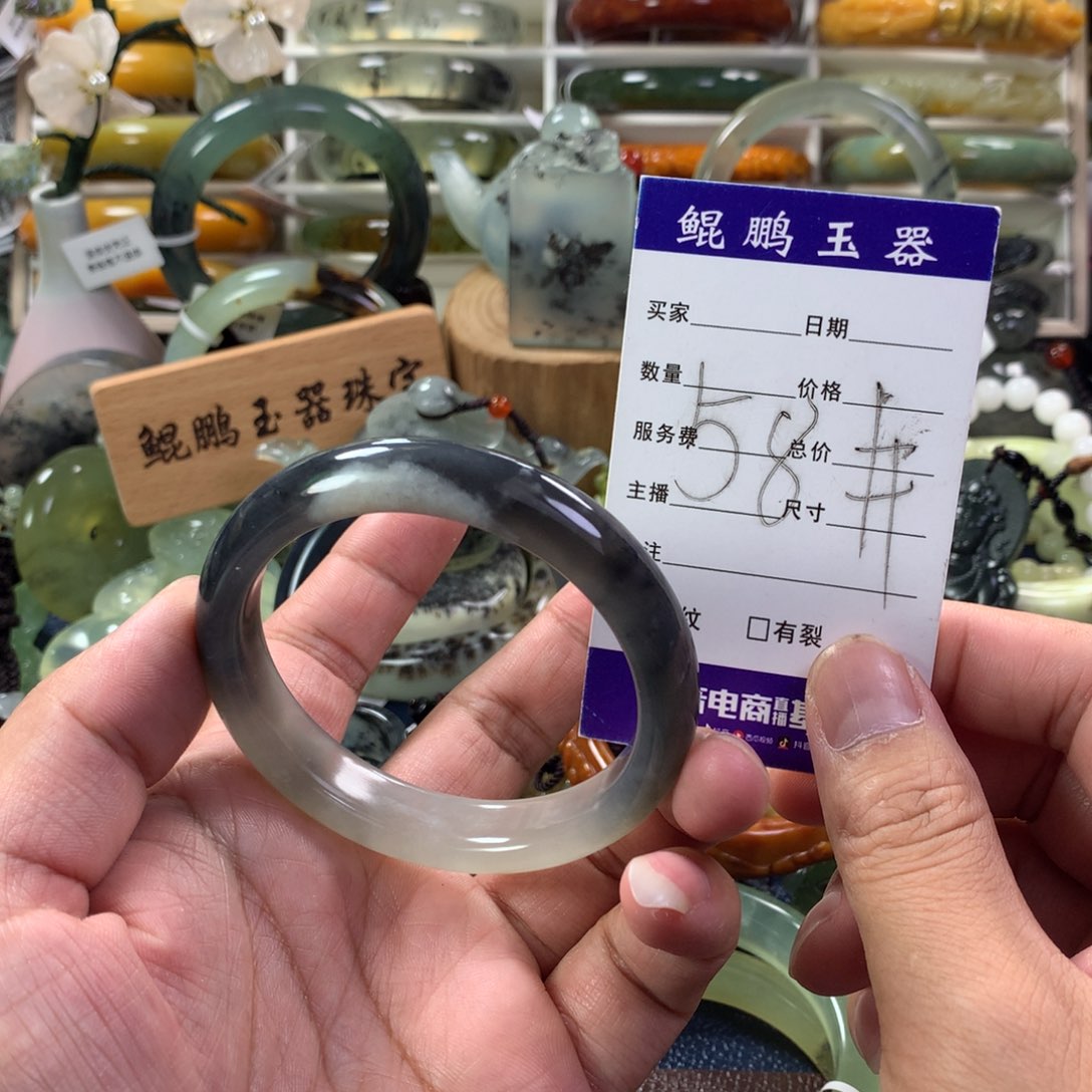 蛇纹石玉手镯未镶嵌