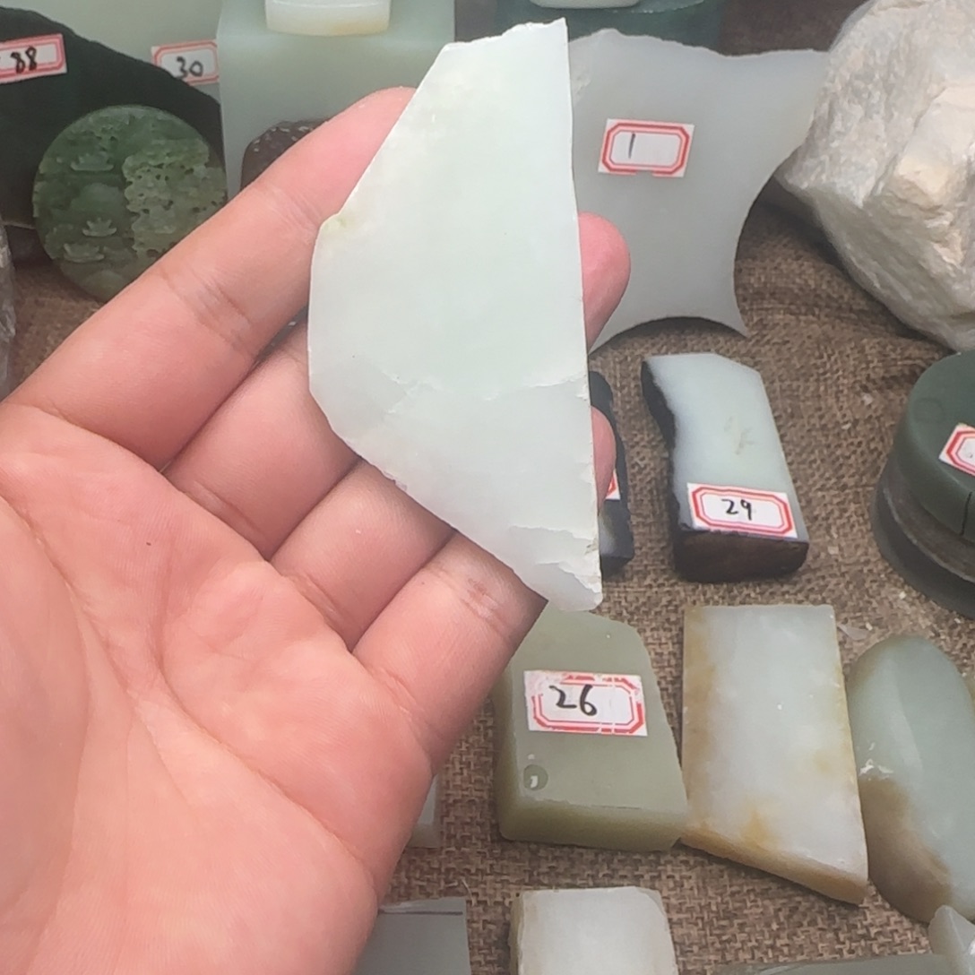 和田玉（糖玉）未镶嵌珠宝奇石