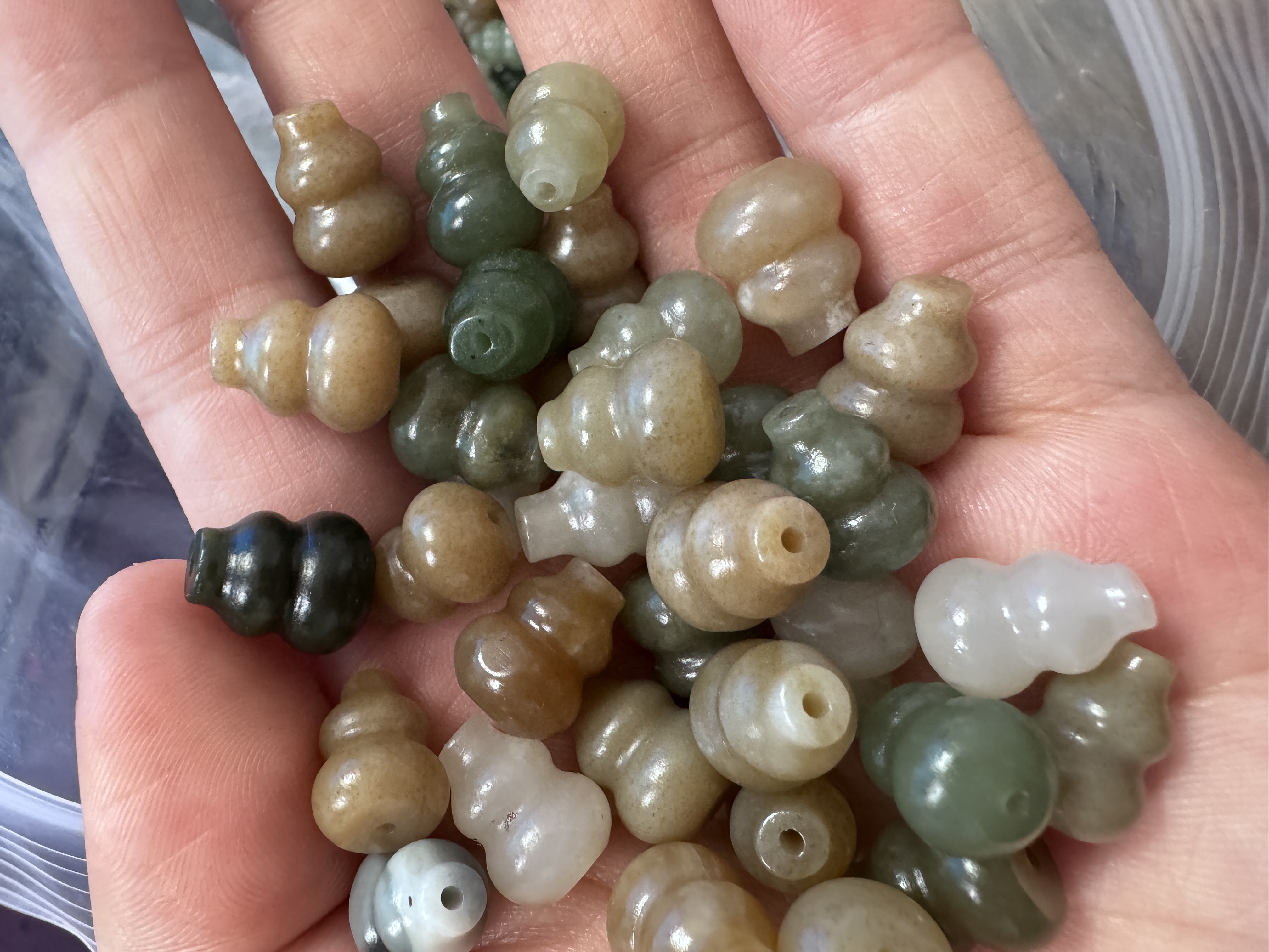 B06   天然和田玉通孔小葫芦（高13厚度8左右仅供参考）多样性发一