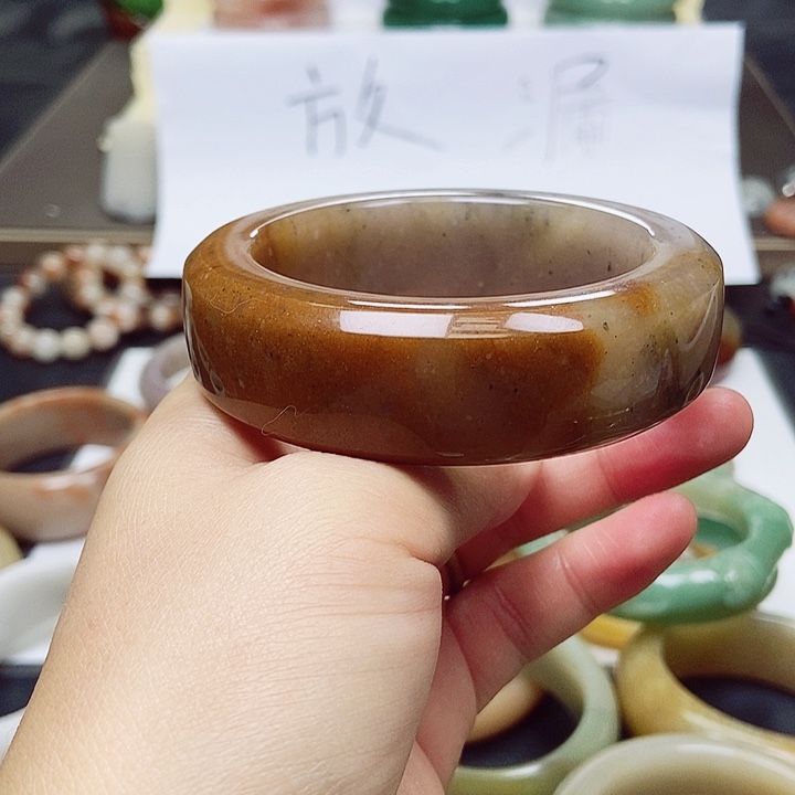 石英质玉手镯未镶嵌