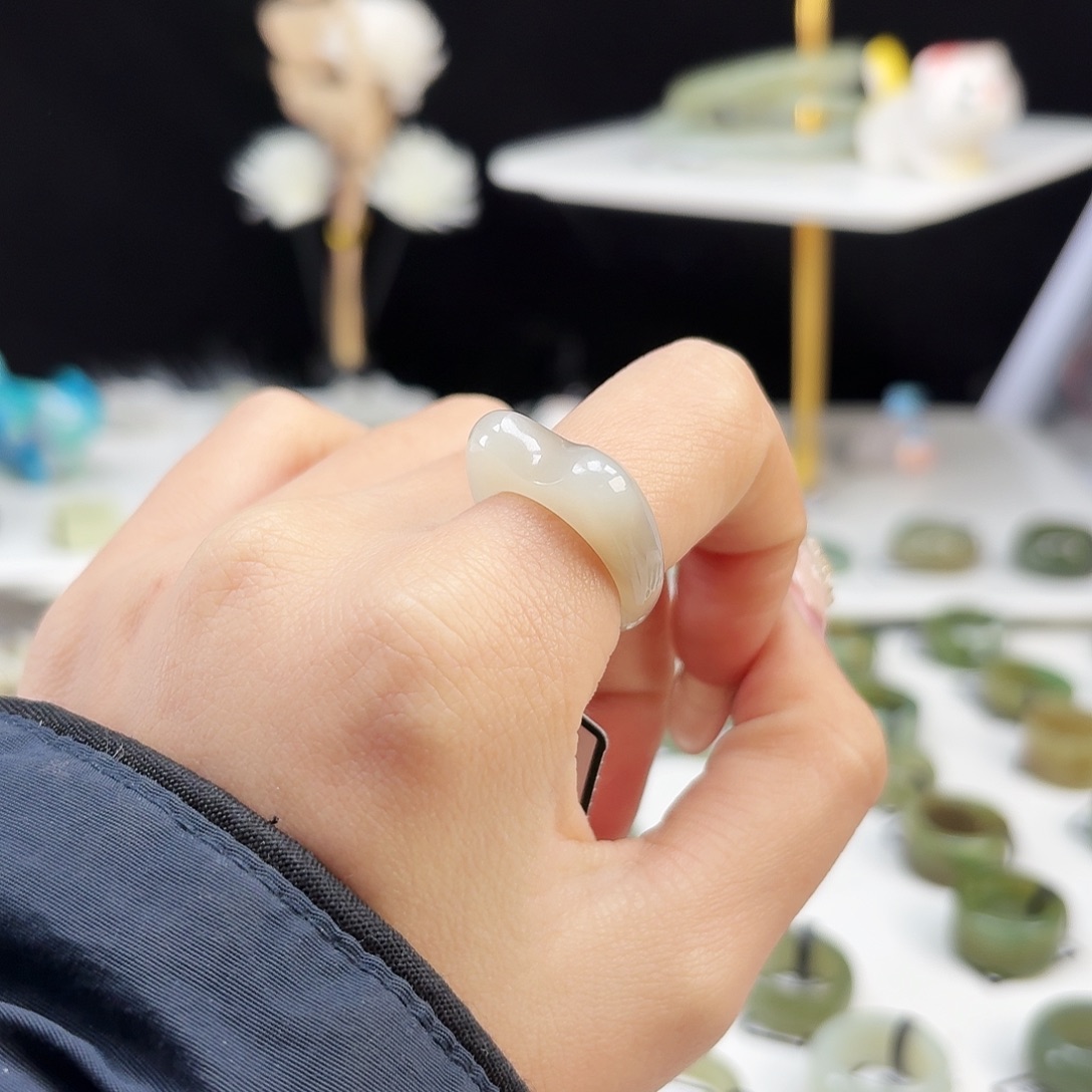 和田玉未镶嵌戒指P132蓝皮猫耳朵16.7不退换