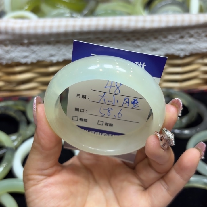 未镶嵌岫玉手镯天然