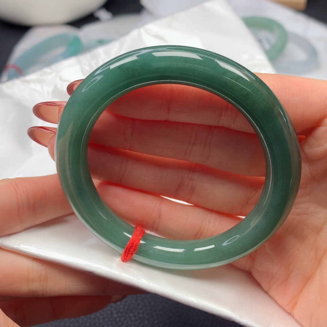 翡翠手镯未镶嵌53圆条