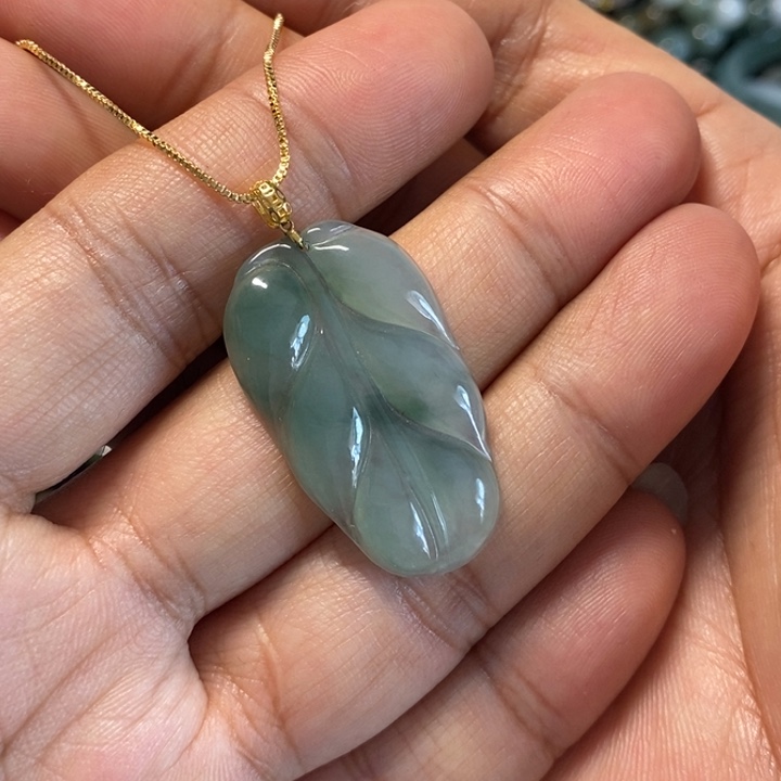 看****翡翠18K金镶嵌颈饰天然缅甸翡翠A货