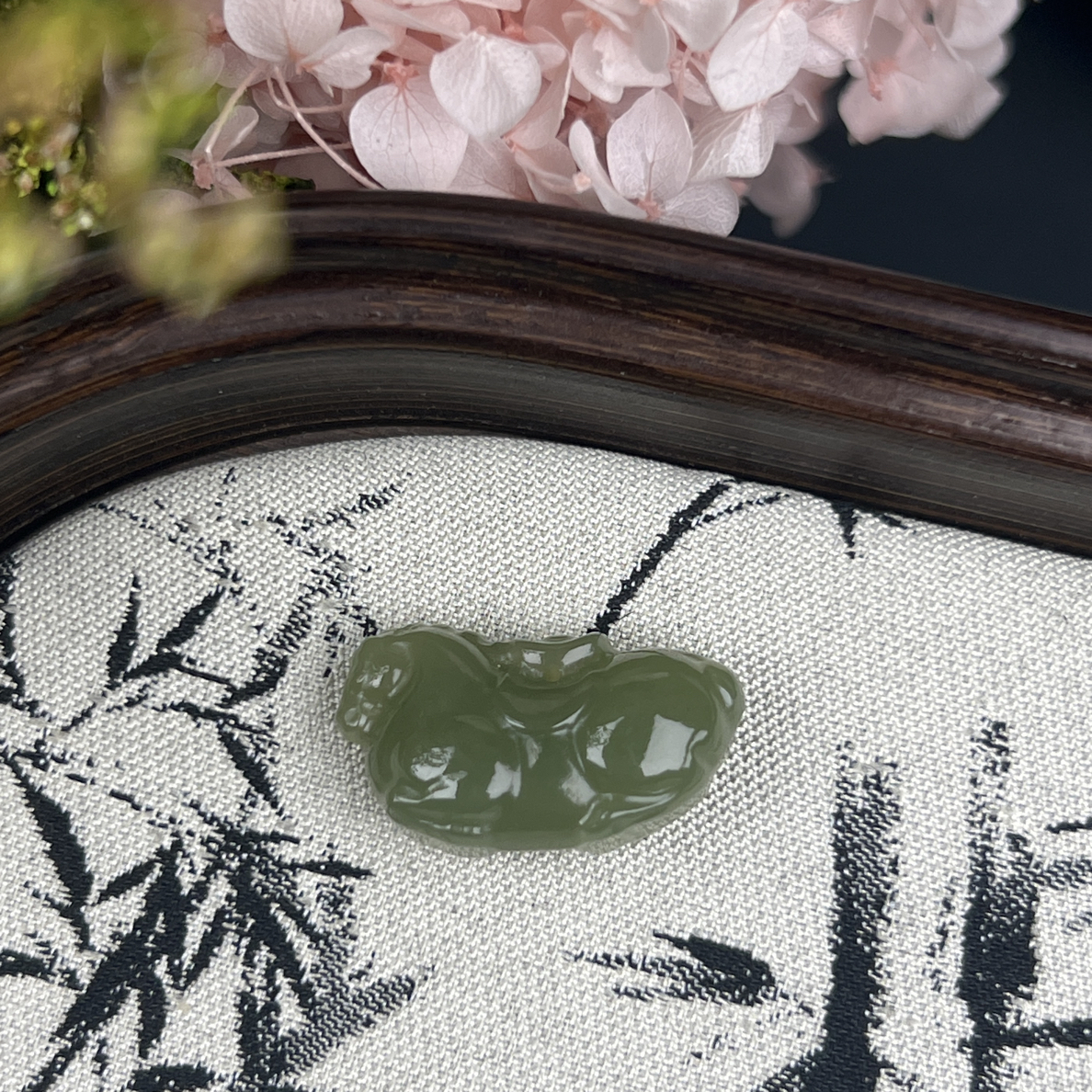 和田玉卡24-16mm马吊坠编号074