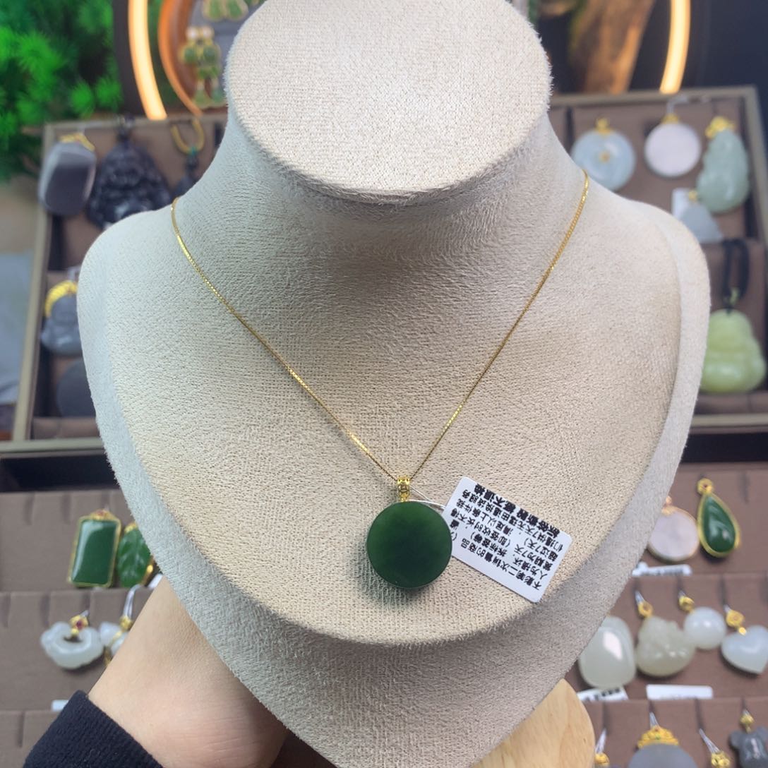 和田玉吊坠18K金镶嵌