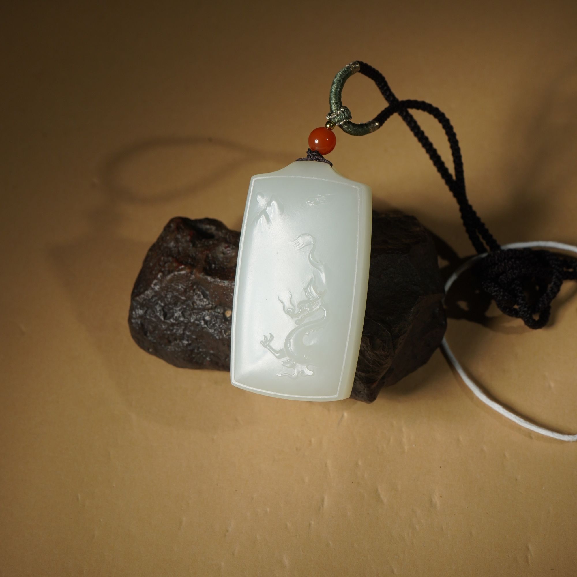 HG01894和田玉白玉龙纹牌吊坠