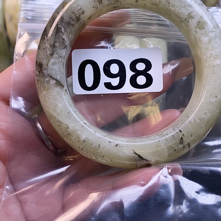 ฅ***ฅ蛇纹石玉未镶嵌手镯