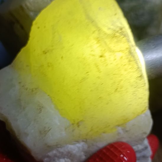 蛇纹石玉未镶嵌珠宝奇石