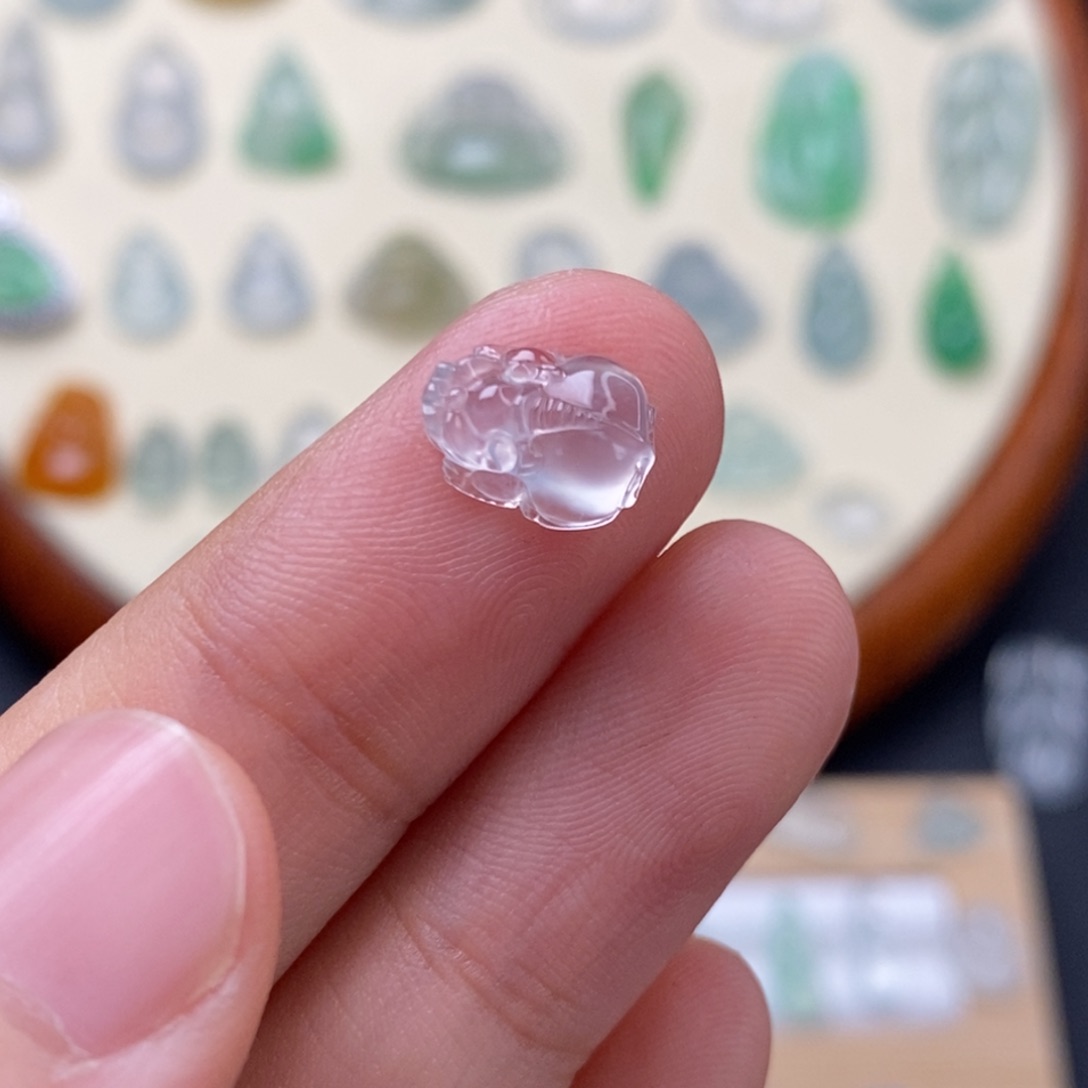 翡翠颈饰未镶嵌貔貅