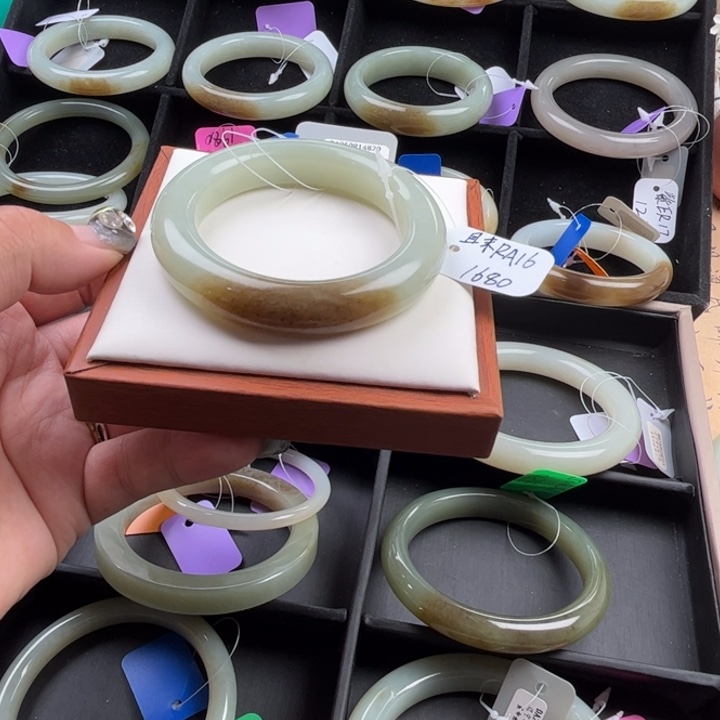 未镶嵌手镯和田玉玲珑美镯52