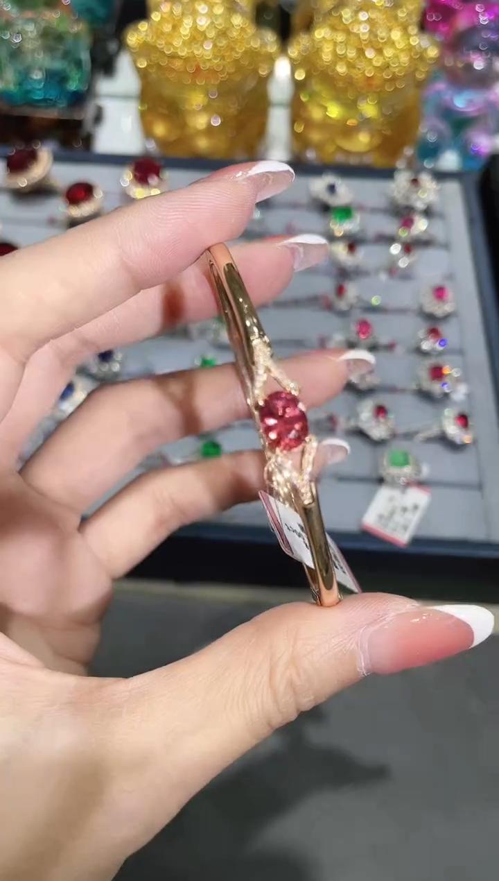 18K金镶嵌碧玺手镯