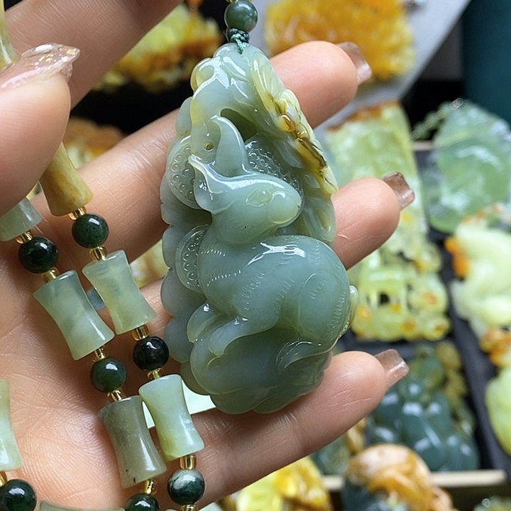 蛇纹石玉挂件未镶嵌