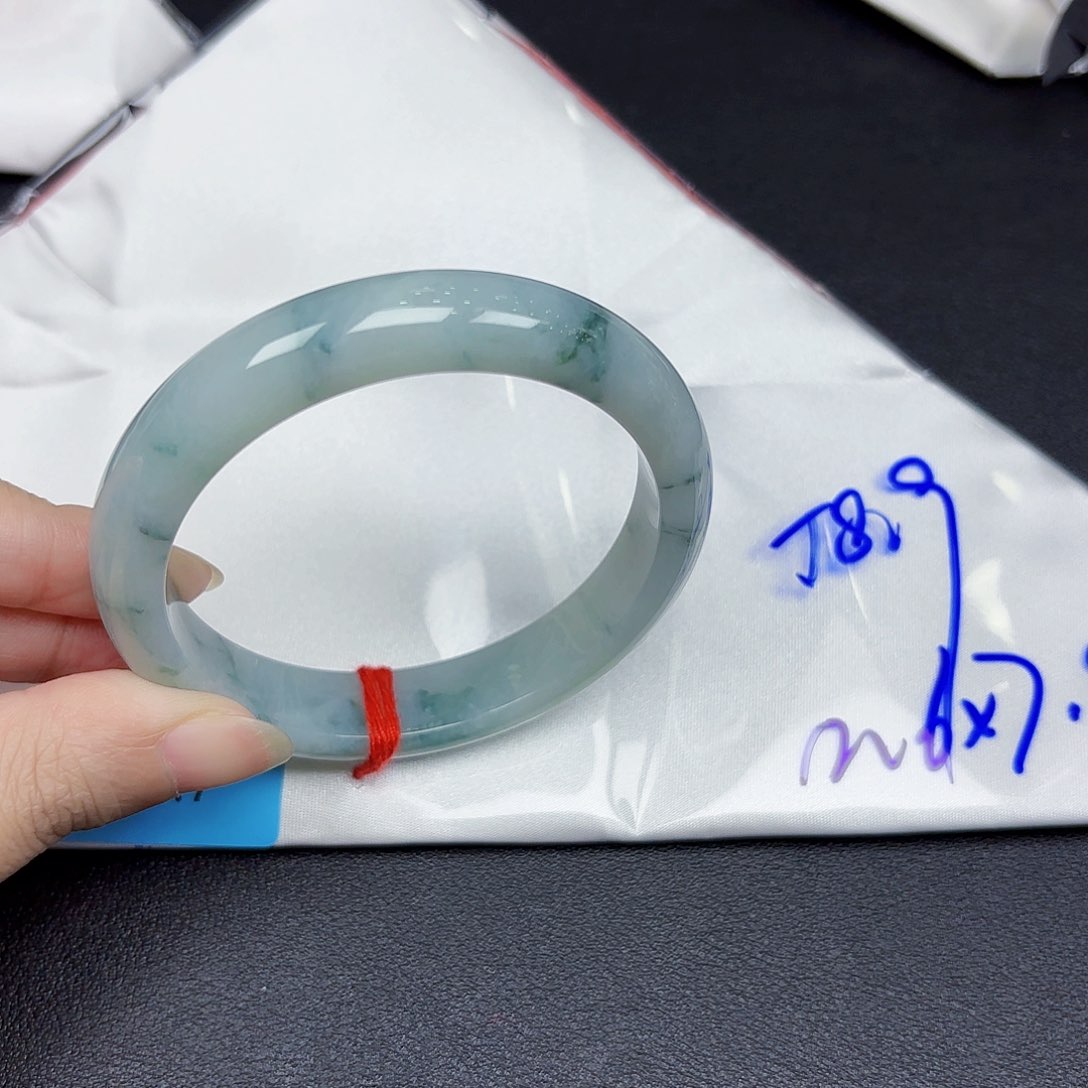 翡翠手镯未镶嵌手镯