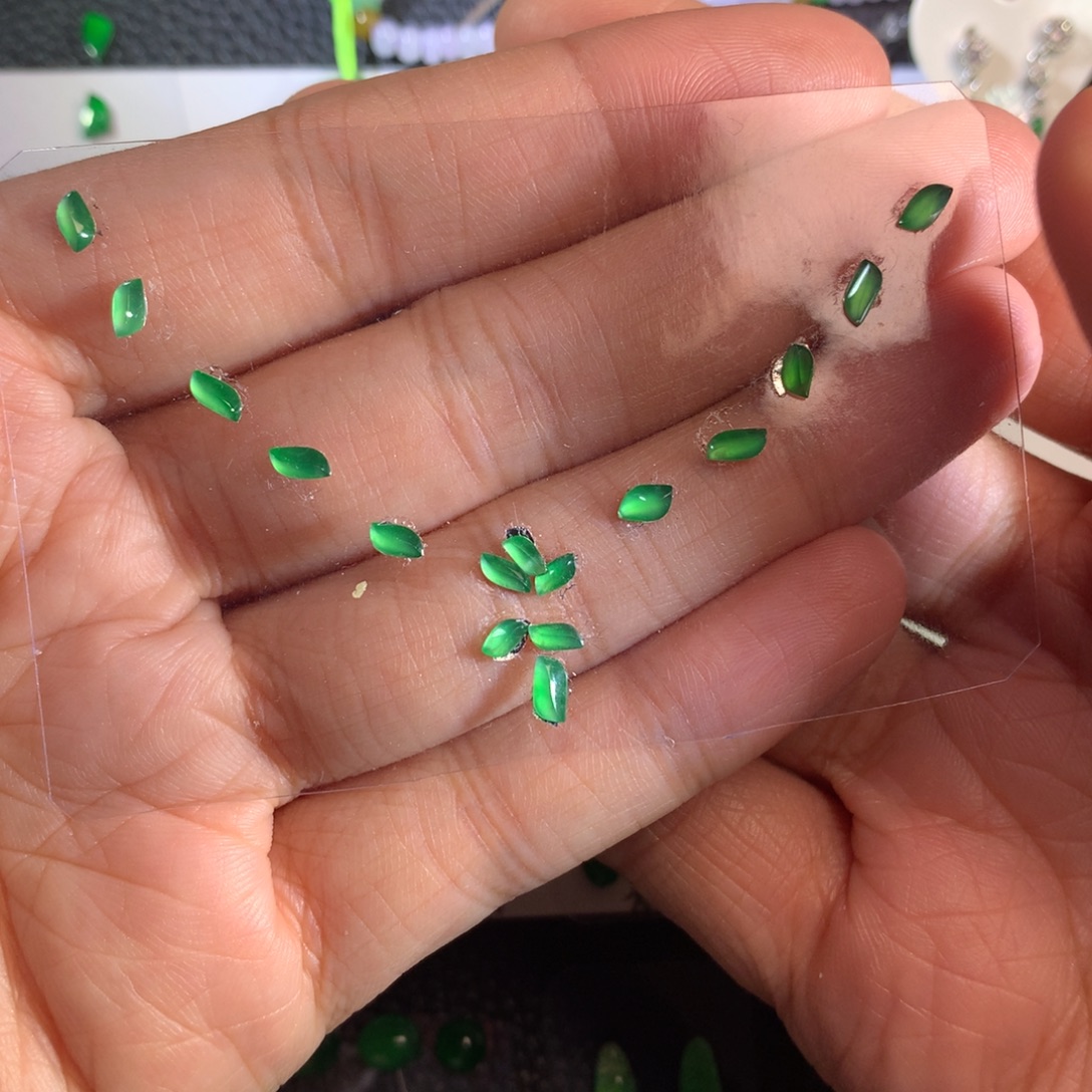 翡翠未镶嵌挂件随行