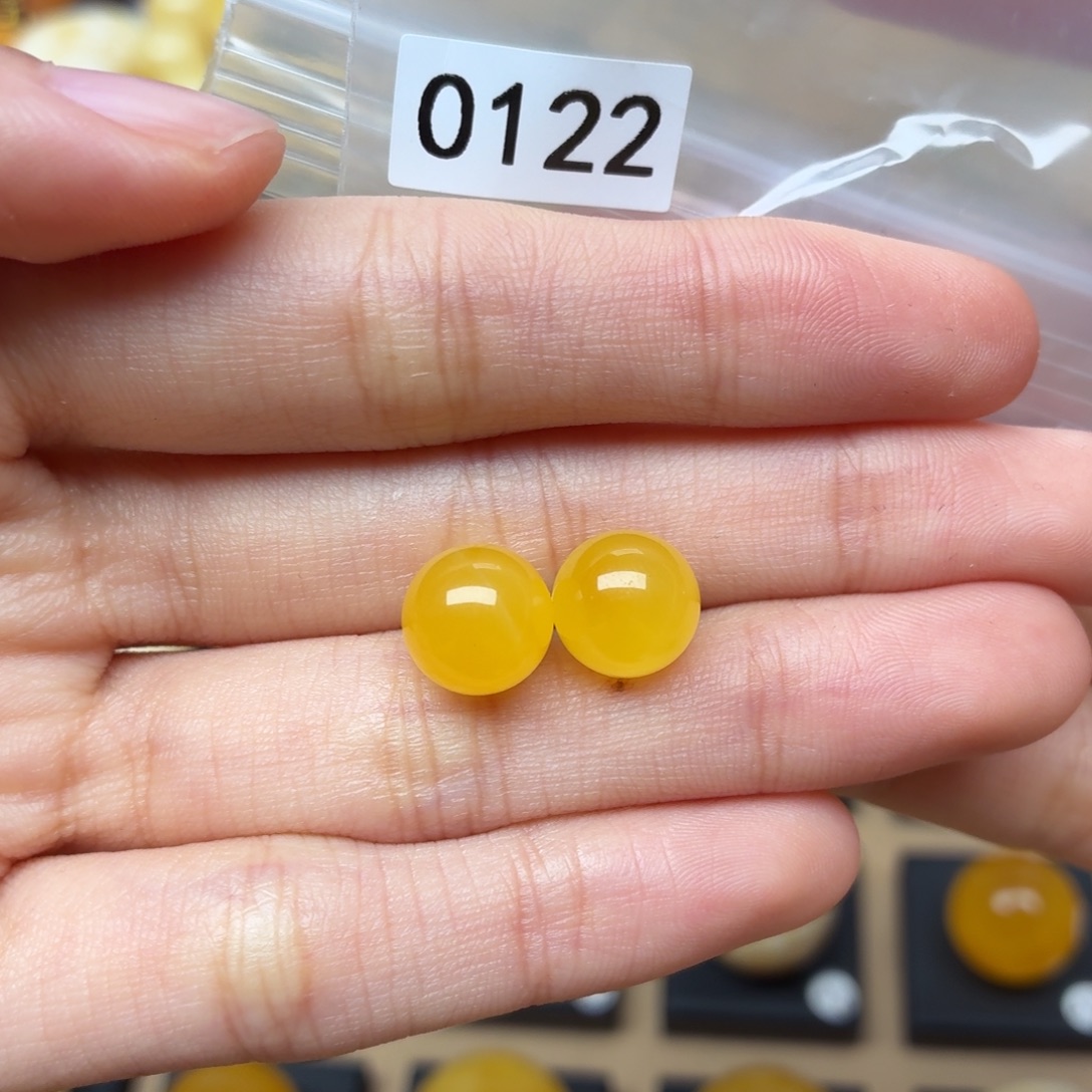 琥珀未镶嵌裸石9.5一对焦皮