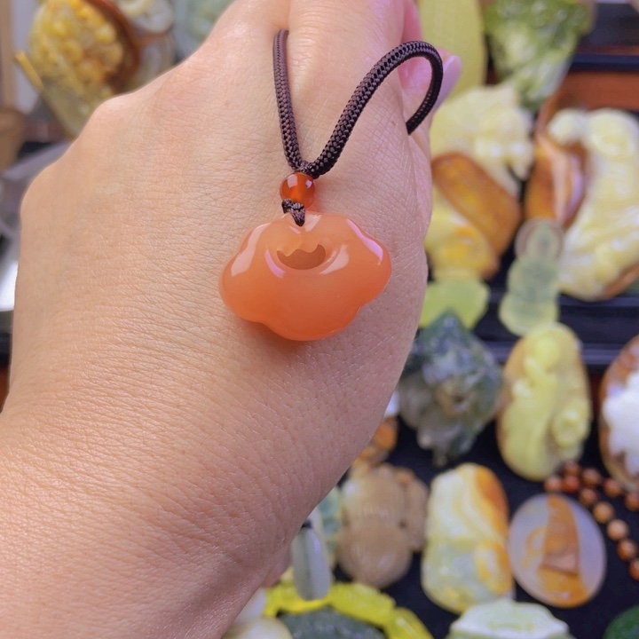 颈饰未镶嵌南红玛瑙