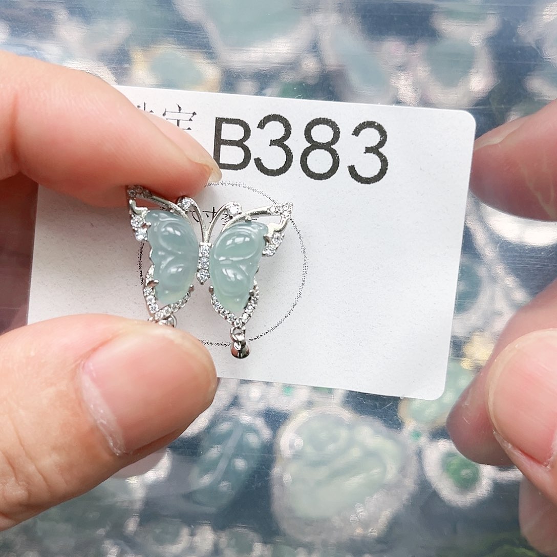 翡翠颈饰未镶嵌翡翠383