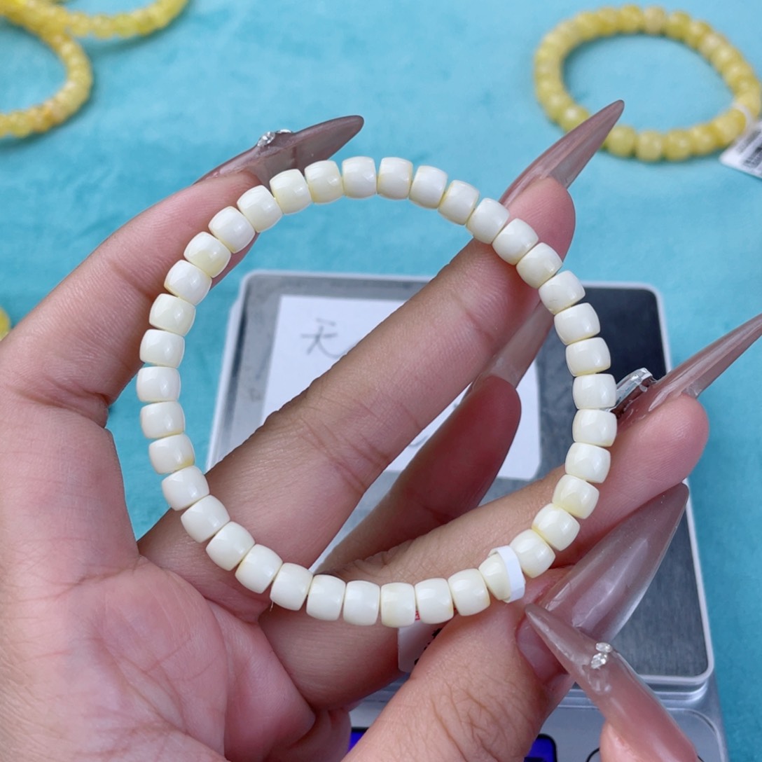 蜜蜡裸石未镶嵌蜜蜡46