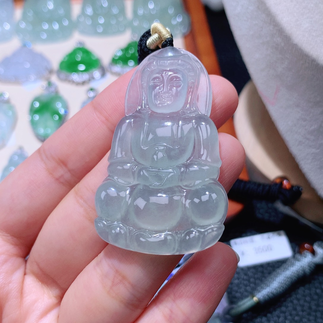 颈饰未镶嵌翡翠观音