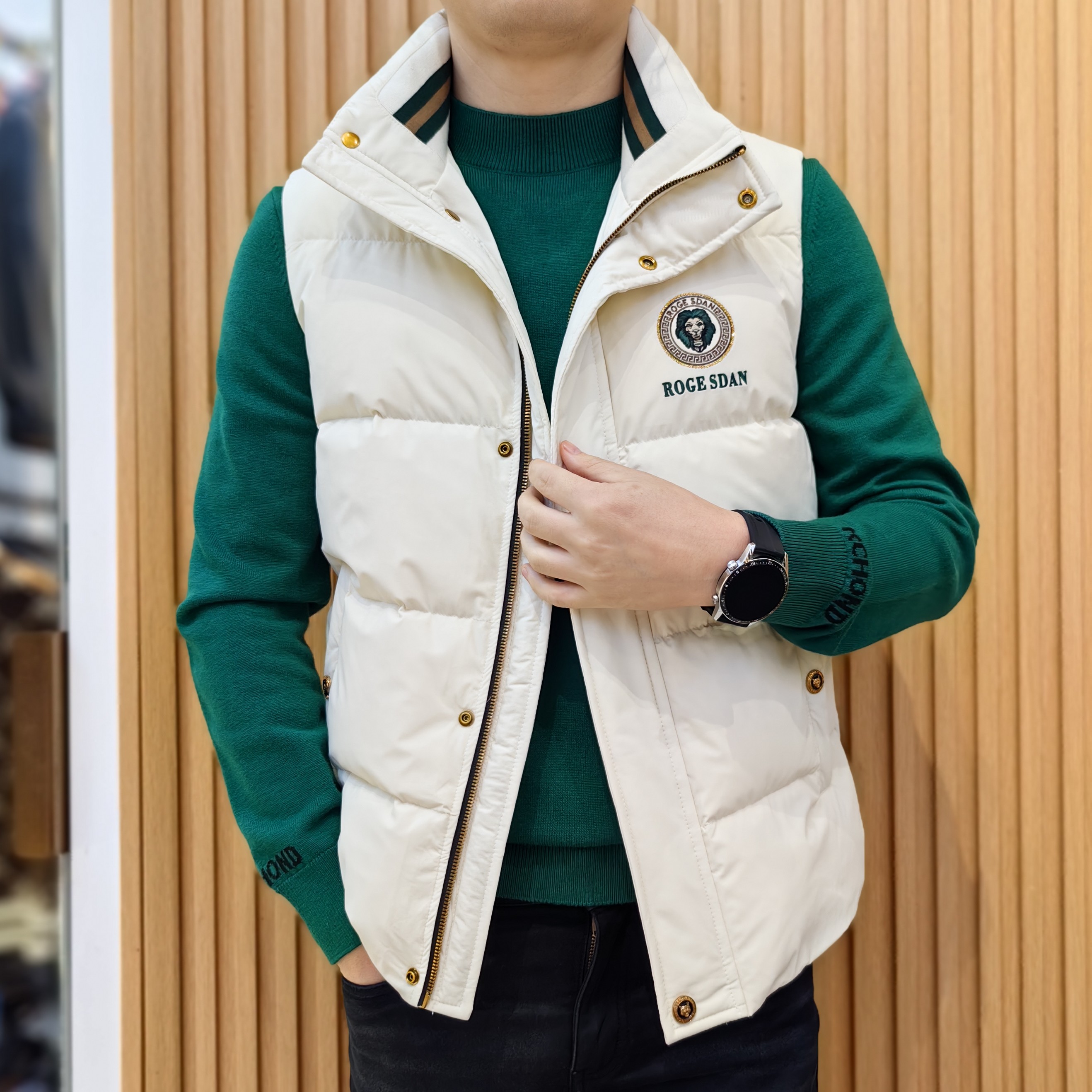 欧货时尚男士羽绒马甲精品简约黑白羽绒服柔软亲肤马甲