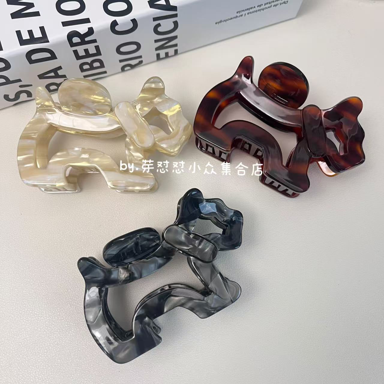 芽怼怼韩国高级质感西高地大抓夹 06036