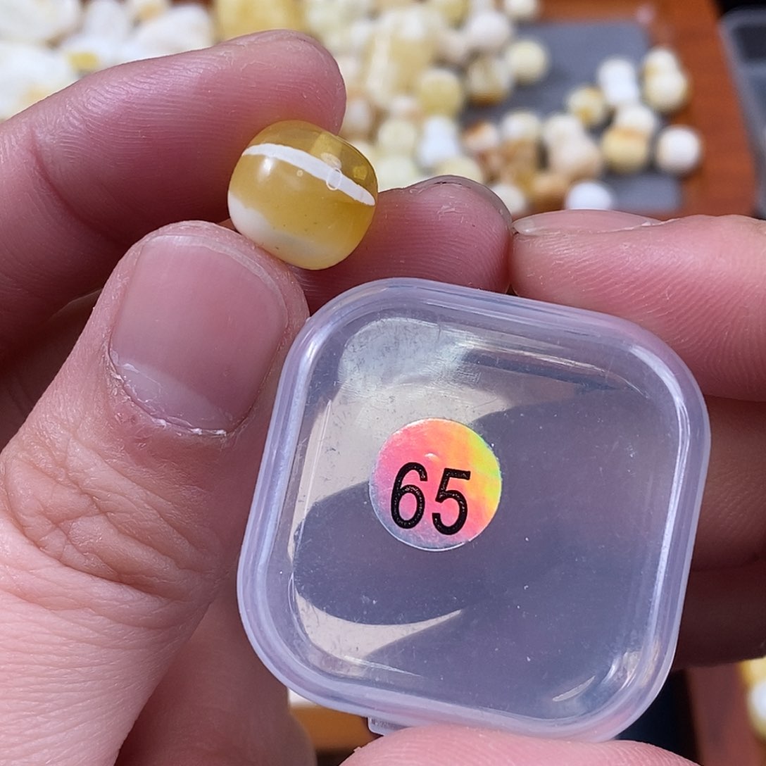 琥珀裸石未镶嵌微瑕