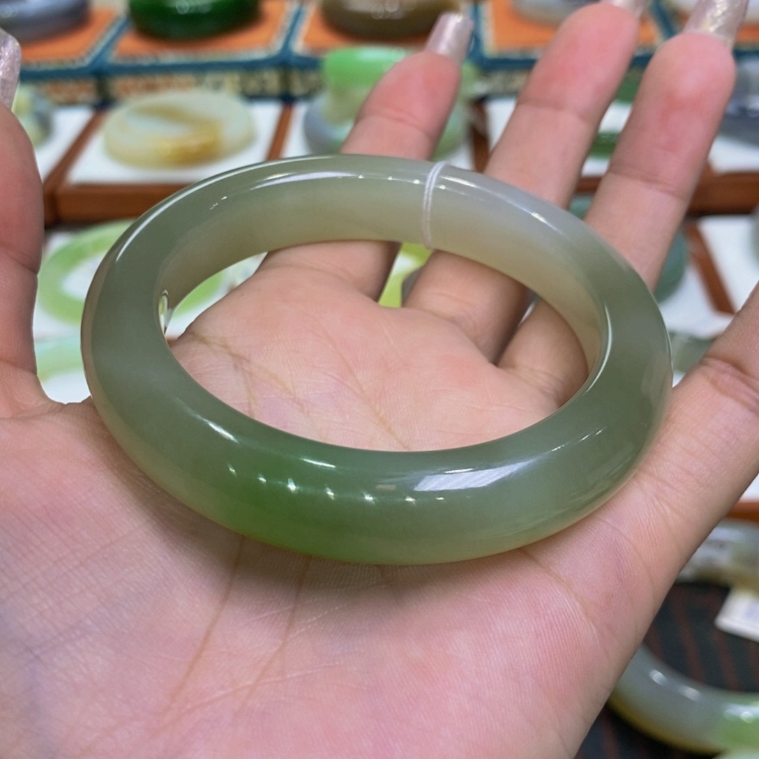 和田玉手镯未镶嵌和田翠青5556