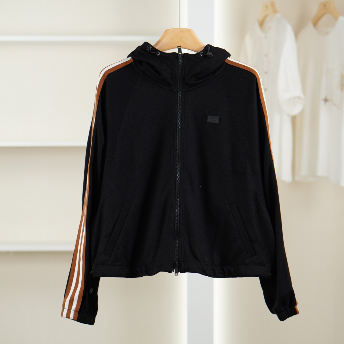 麦迪尚品【MY】5120616 春秋时尚立领运动风连帽外套品牌女装/瑕