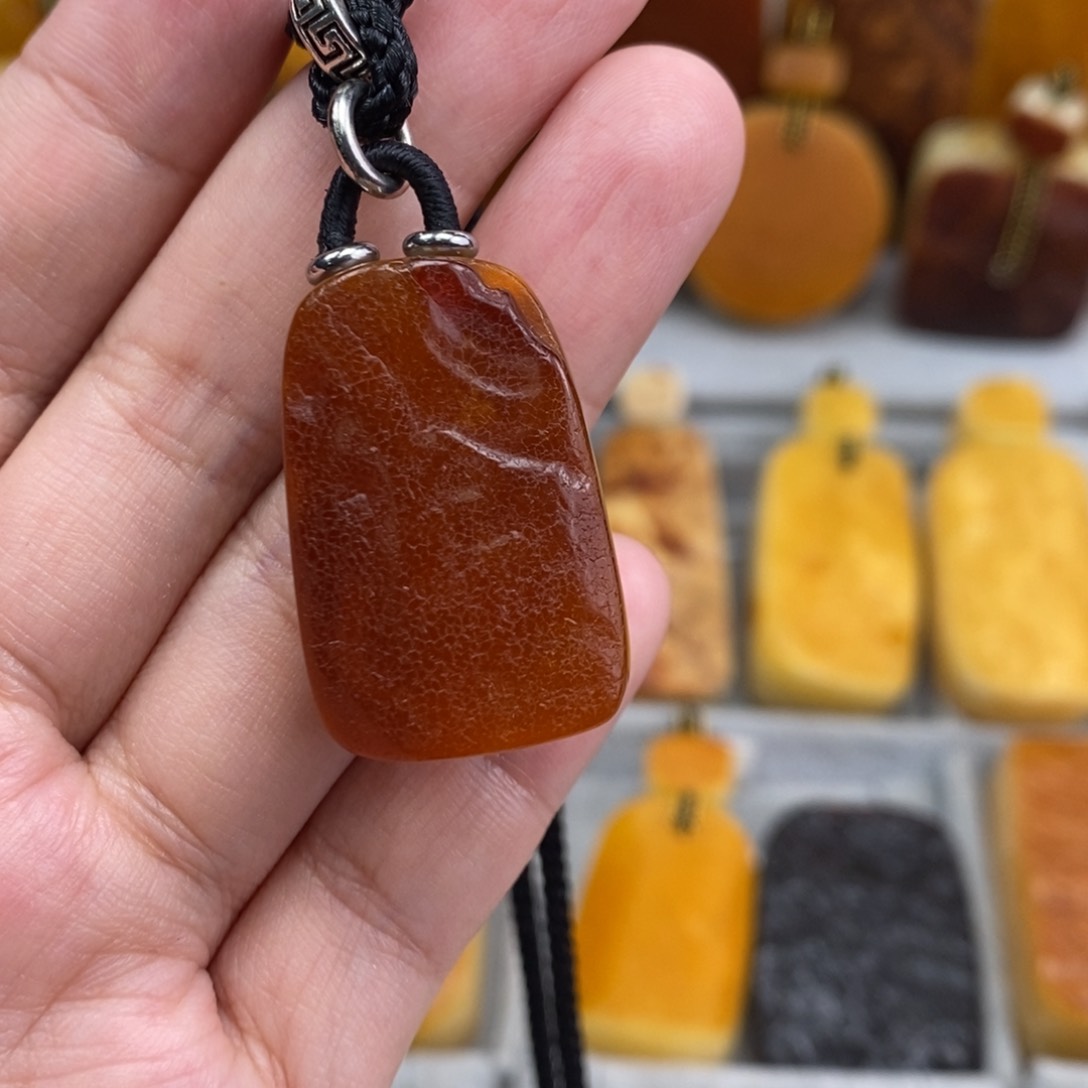 琥珀吊坠(赠链)未镶嵌