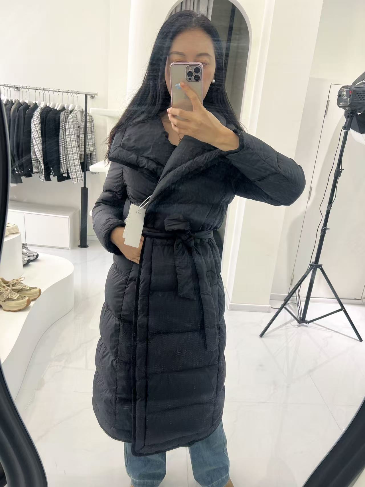 长款白鸭绒收腰羽绒服黑色