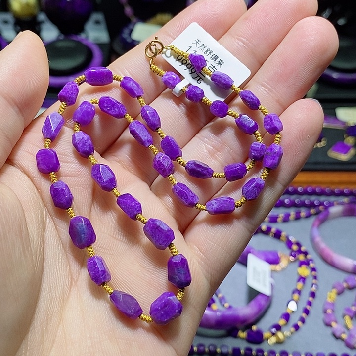 未镶嵌苏纪石（舒俱来）项链