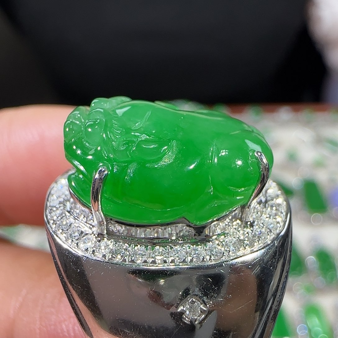 翡翠吊坠(不含链)18K金镶嵌