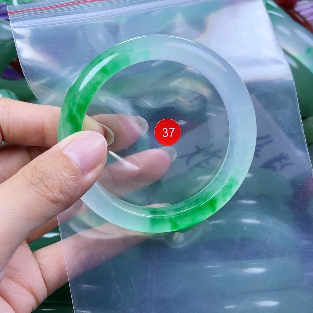 【闪购商品】未镶嵌手镯石英岩玉?**?56