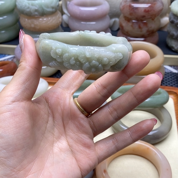 石英岩玉手镯未镶嵌