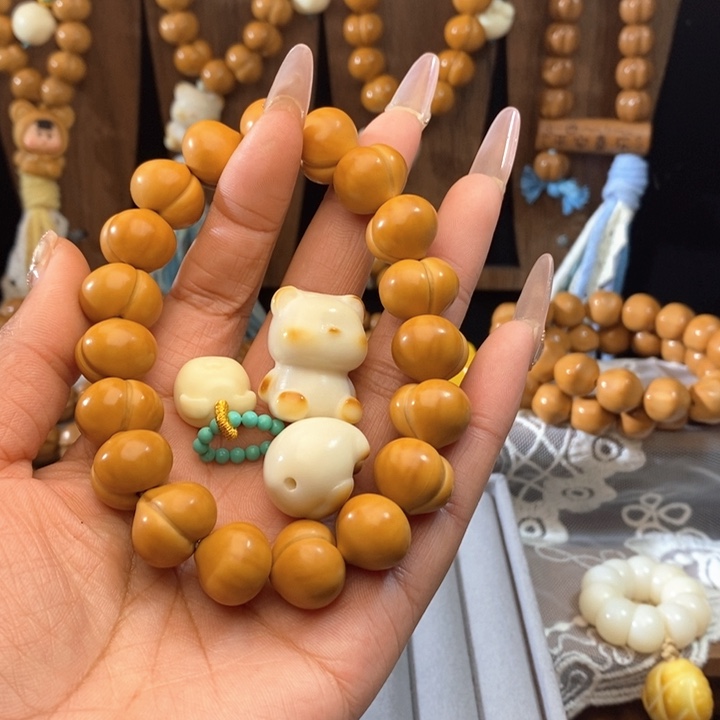 @***娇吊坠猴头核桃屁桃手持