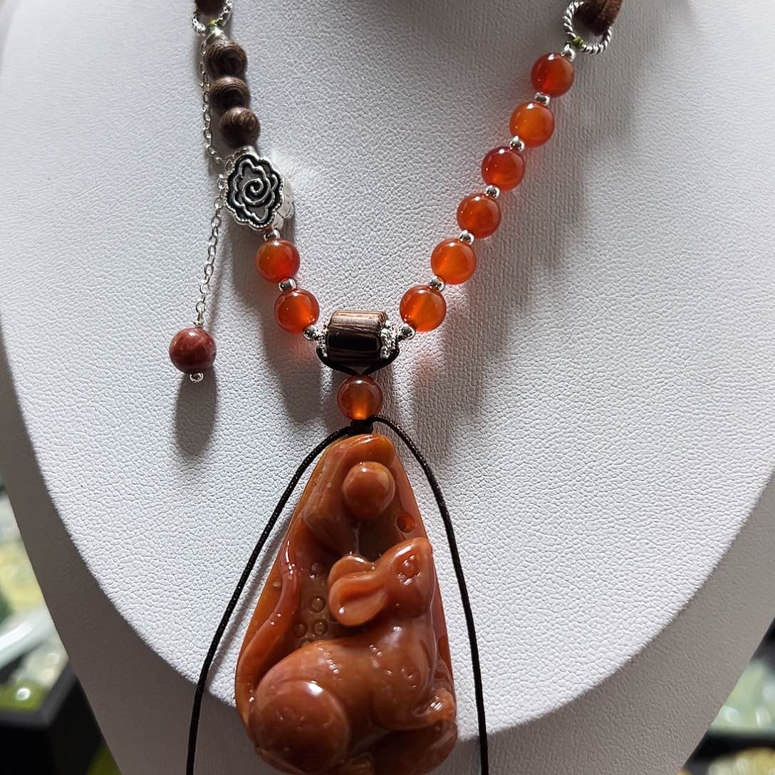 蛇纹石玉颈饰未镶嵌