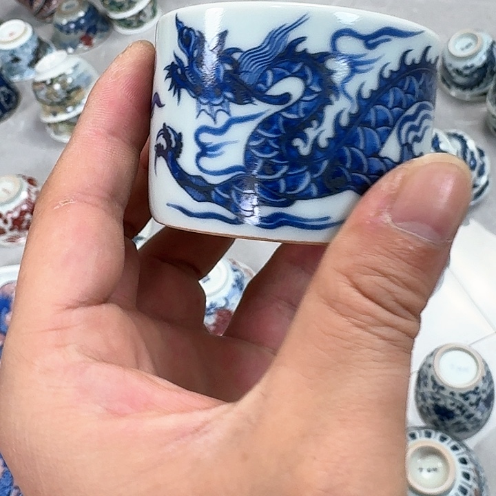 杯青花铠甲龙直口杯